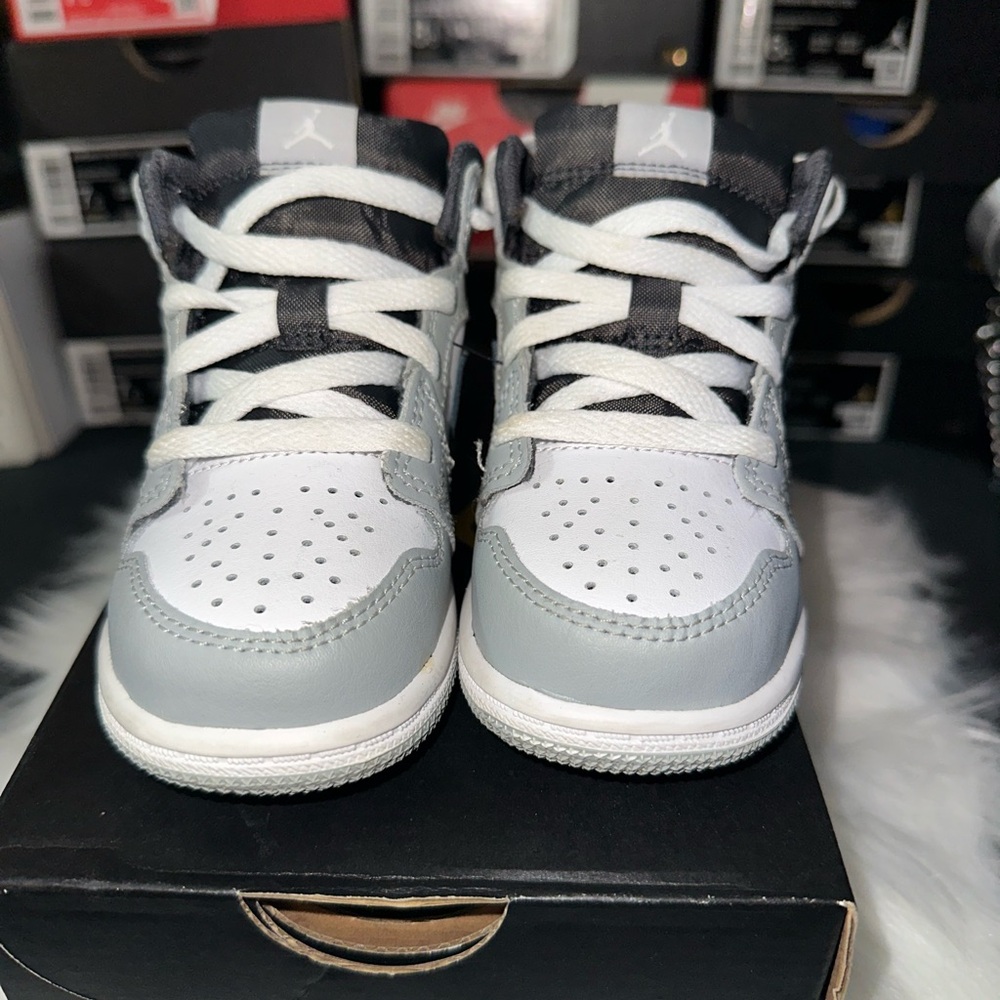 Jordan Kids' Gray and White Sneakers size 6c gently used - Picture 2 of 7